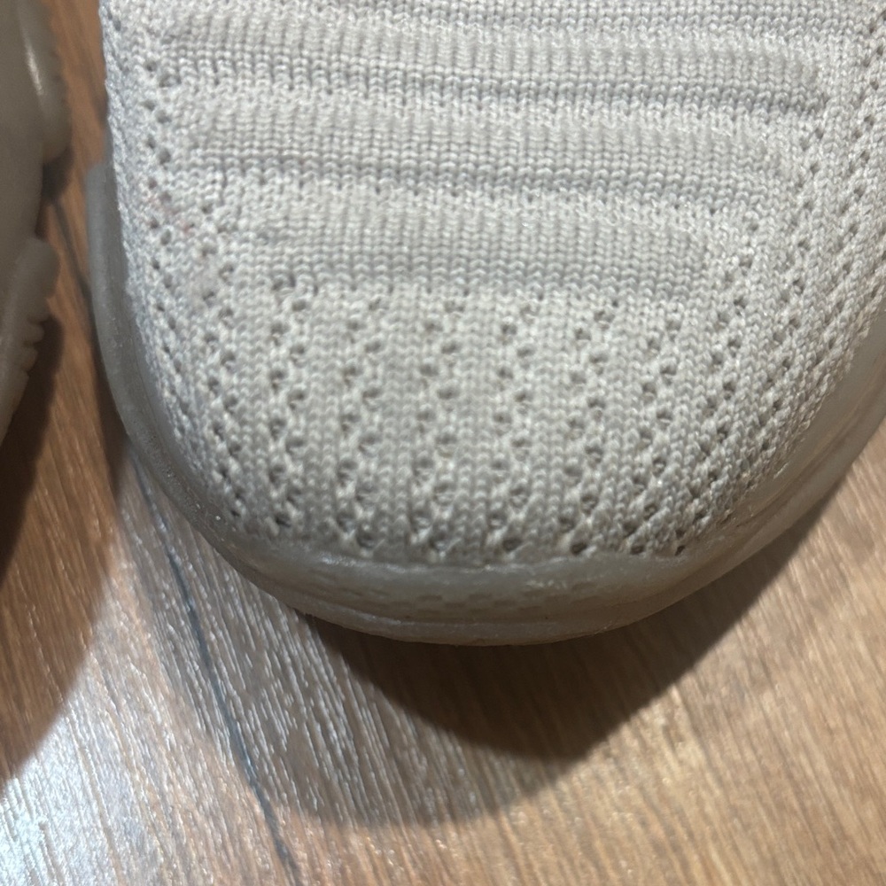Women's Stylish Beige Sneakers - Picture 6 of 7